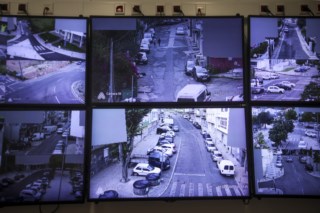 Concorda com a colocação de câmaras de vigilância em locais públicos?