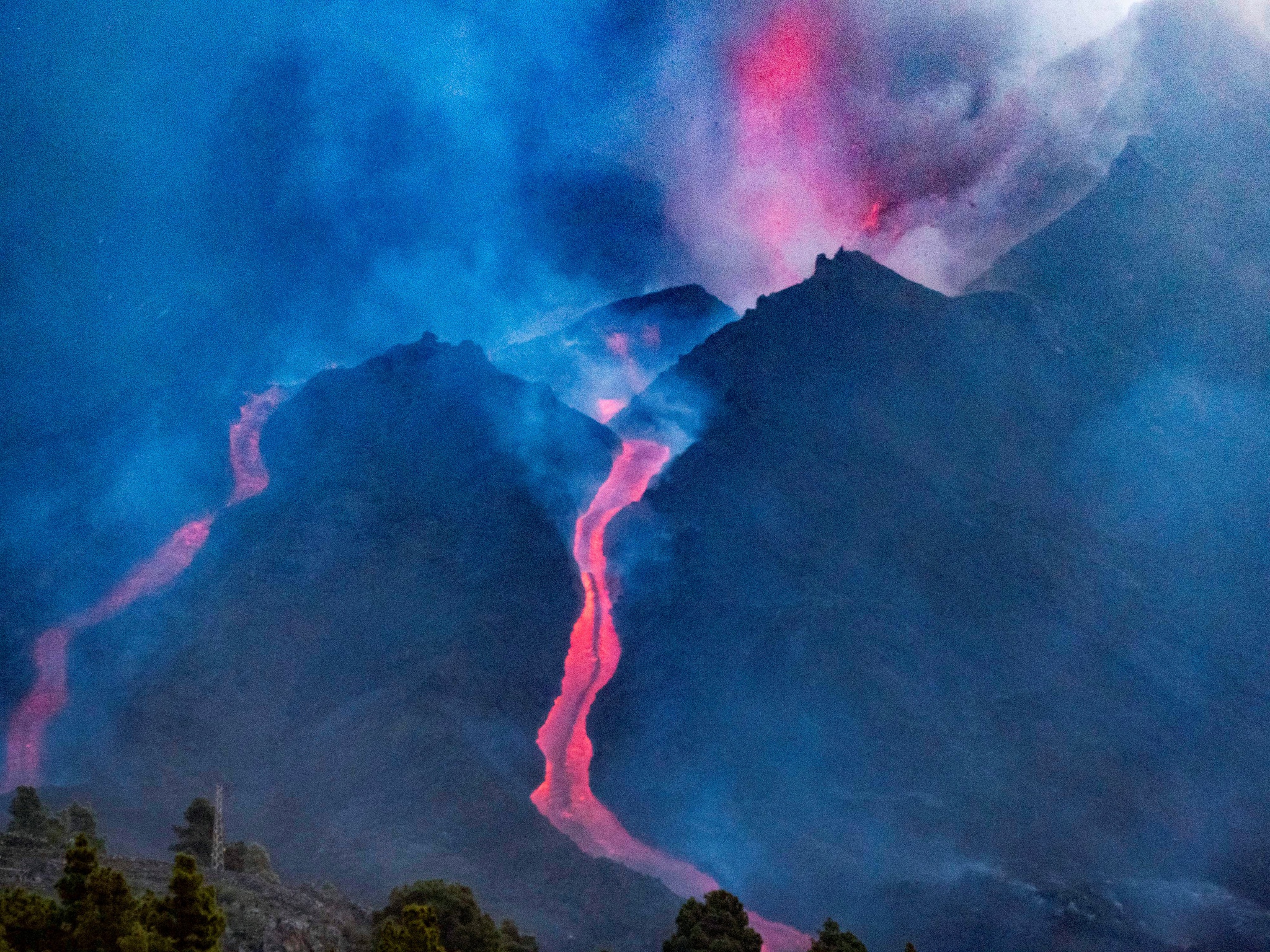 Vulcão Cumbre em erupção (Reprodução - EPA - Miguel Calero)