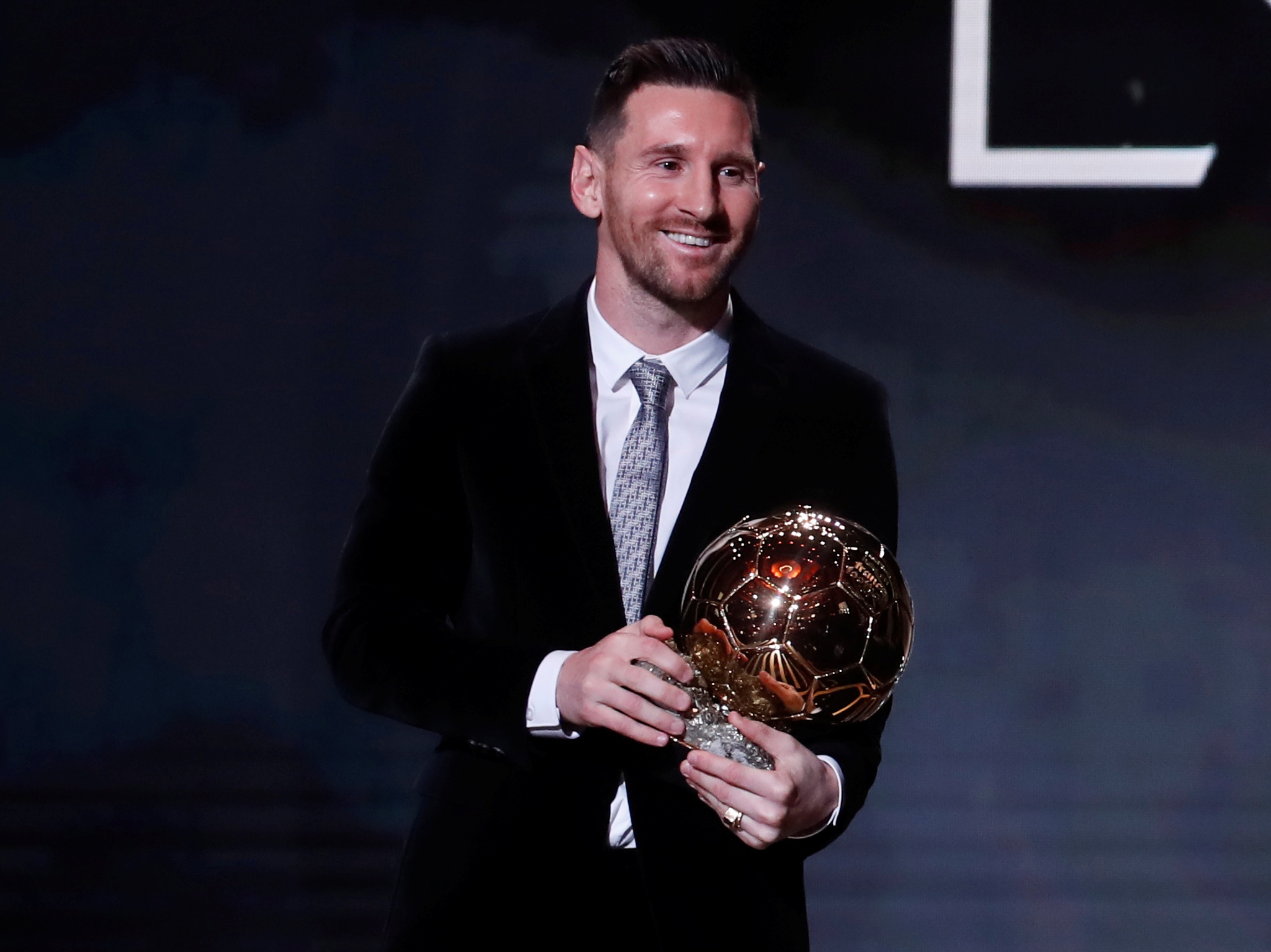 Messi ganha a Bola de Ouro pela 5ª vez
