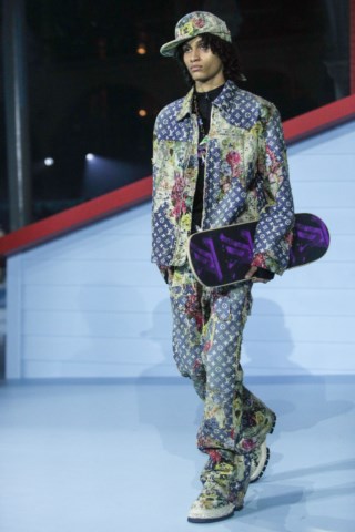 O desfile da Louis Vuitton homenageou Virgil Abloh com a última coleção  criada pelo estilista » STEAL THE LOOK