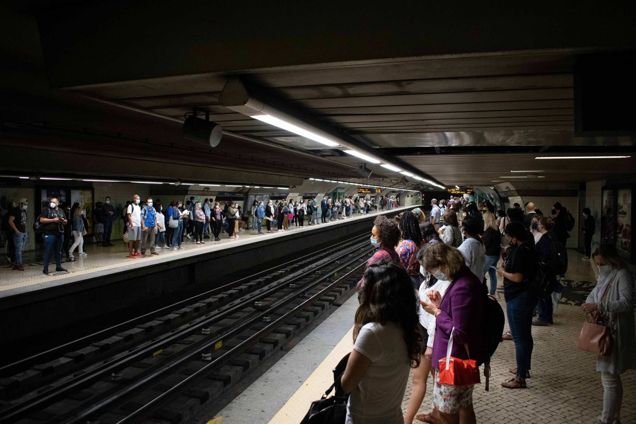 Metro de Lisboa com constrangimentos devido a muitos casos de infecção e isolamento