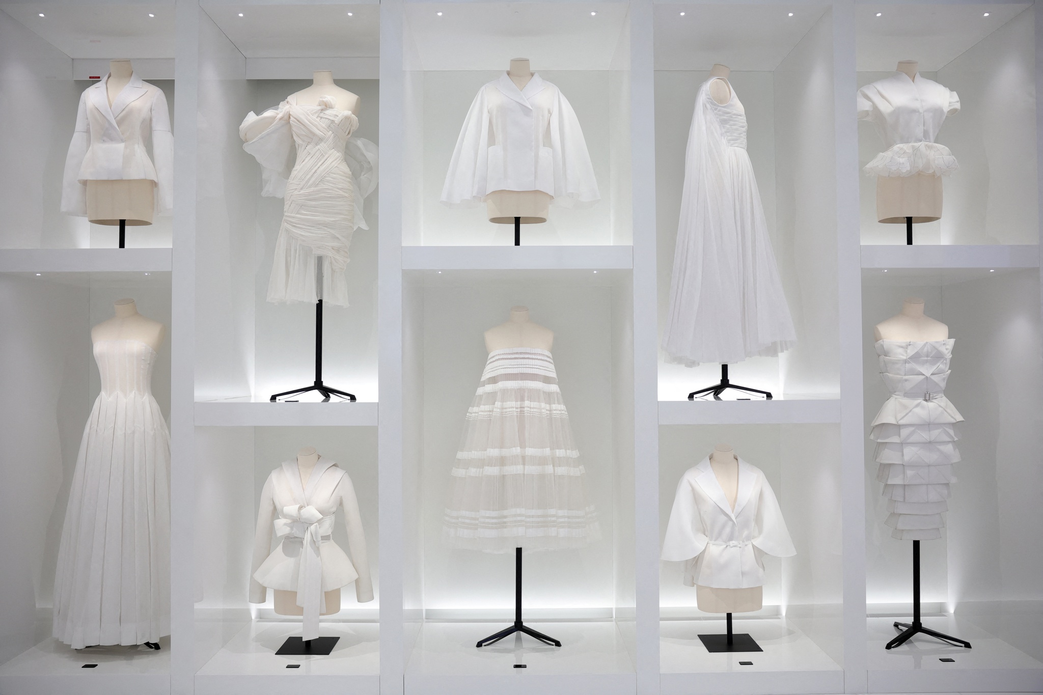 Dior reabre loja histórica e museu no coração de Paris