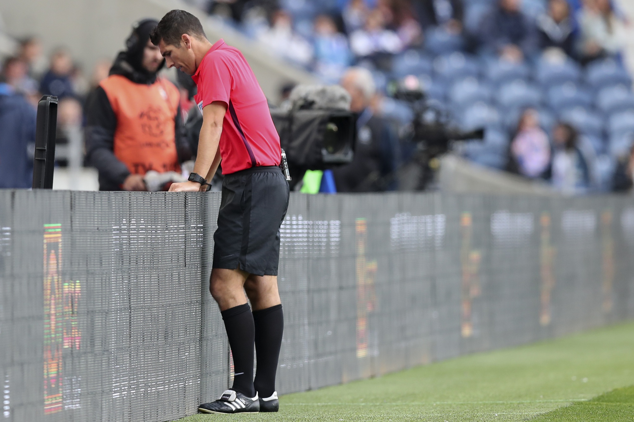 Cartões e penáltis perdoados? Os lances polémicos do Benfica-FC Porto