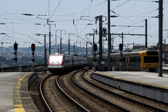 Greve parcial nos comboios urbanos de Lisboa pode afectar circulação a partir das 15h