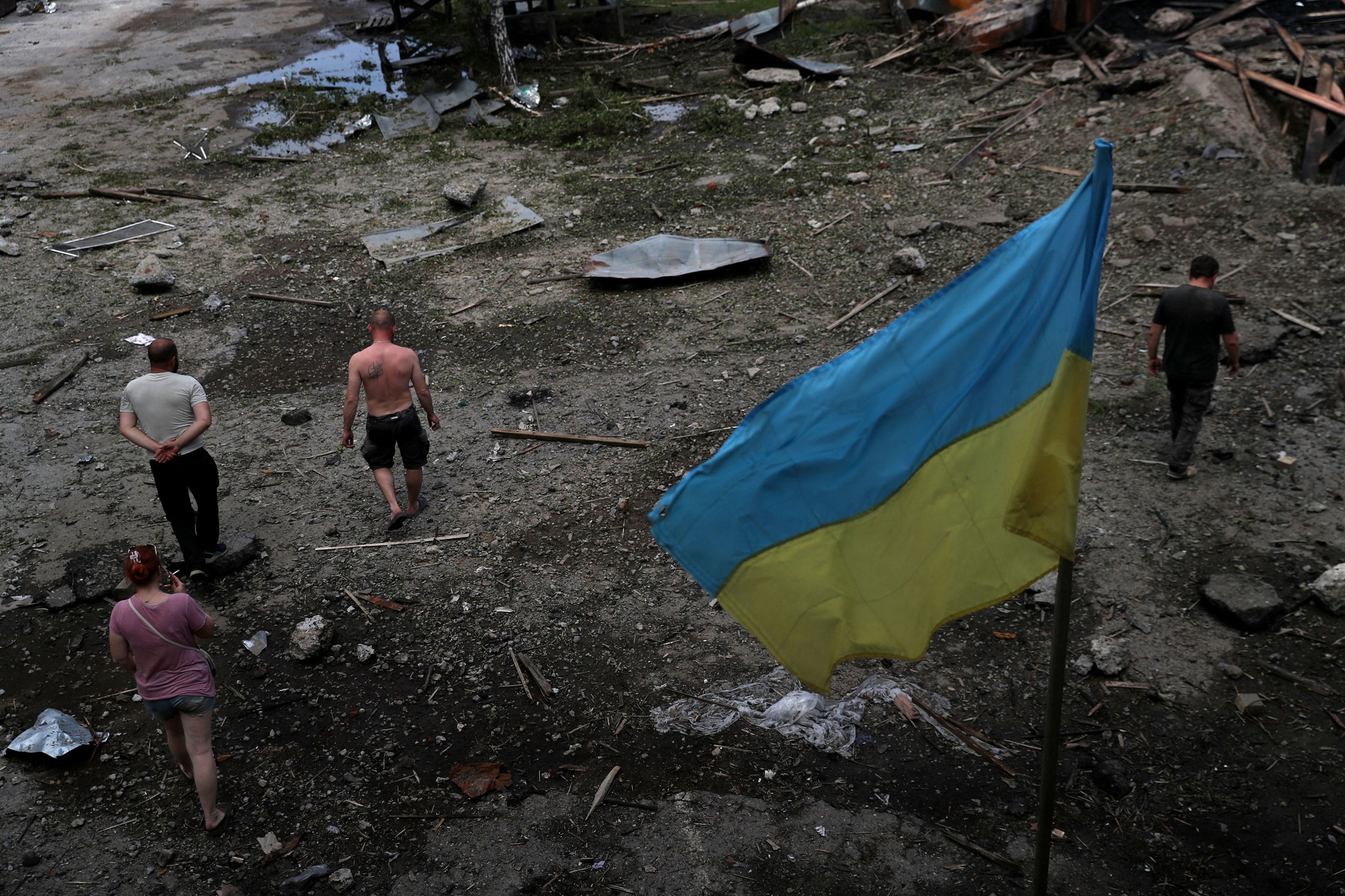 Разбомбили украинцев