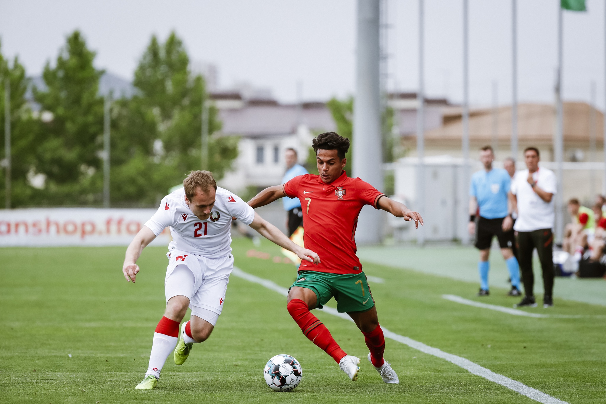 Portugal goleia Bielorrússia e lidera qualificação para o Euro sub-21