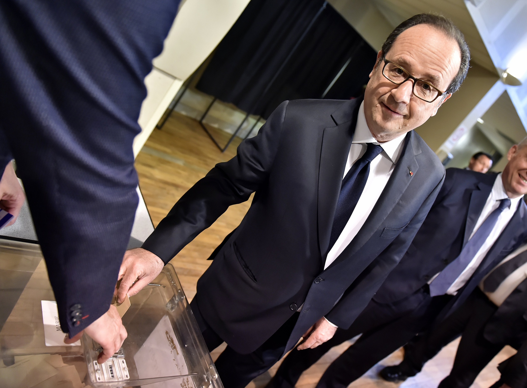 Hollande apparaît dans la campagne des socialistes qui ne soutiennent pas Mélenchon |  Élections en France