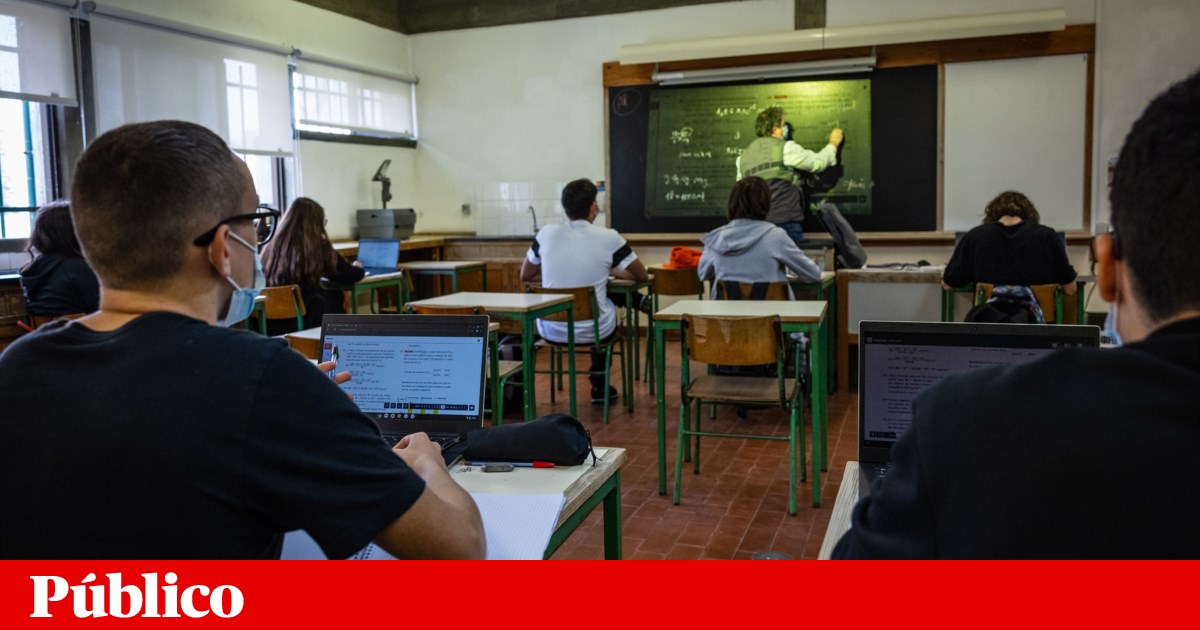 Brussels threatens to sue Portugal if ‘discrimination’ against contract teachers does not end | education Brussels threatens to sue Portugal if ‘discrimination’ against contract teachers does not end | education