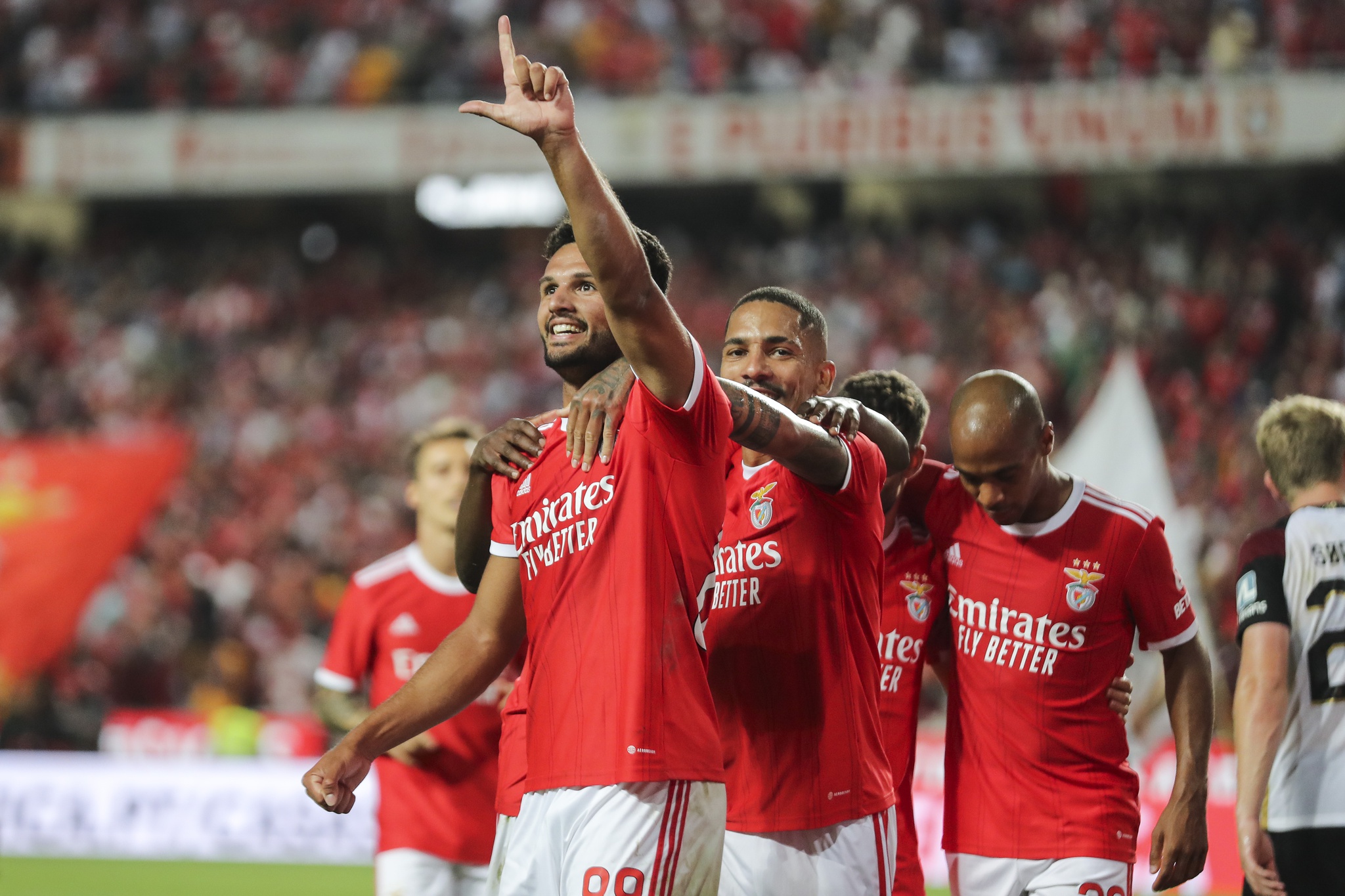 Benfica: golos precisam-se para atacar milagre na Champions