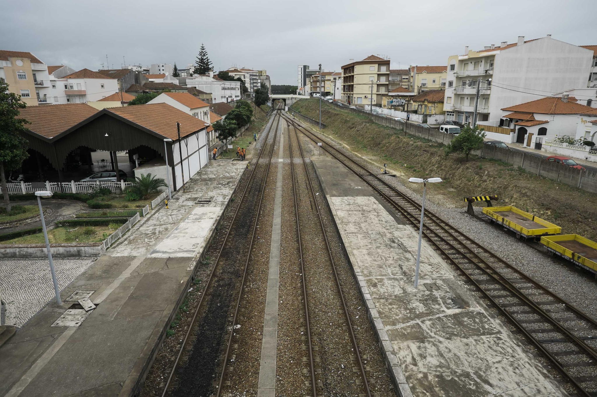 Obras na linha do Oeste continuam paradas apesar das promessas de retoma rápida dos trabalhos