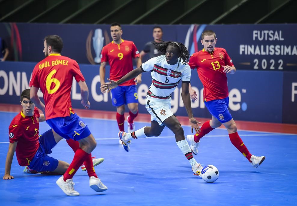Portugal é campeão da primeira FinalÃssima de futsal | Futsal | PÃBLICO