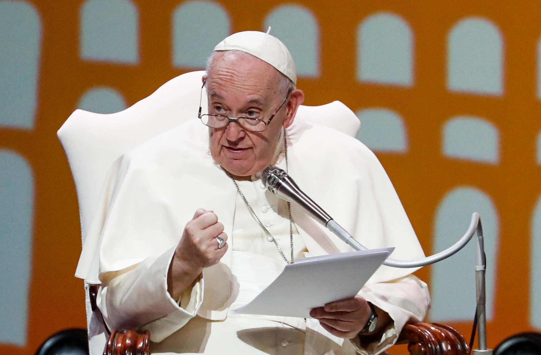 Papa dice que ‘la Tierra está en llamas’ y pide modelos de negocio ecológicos |  Medio ambiente