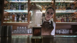 RG Rui Gaudencio - 27 Setembro 2022 - PORTUGAL, Lisboa - Red Frog Speakeasy, bar de cocktails - barwoman Lara 