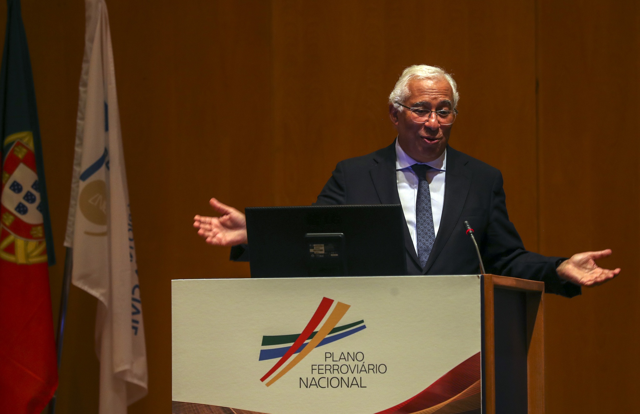 António Costa lança plano para concretizar “paixão platónica da ferrovia”