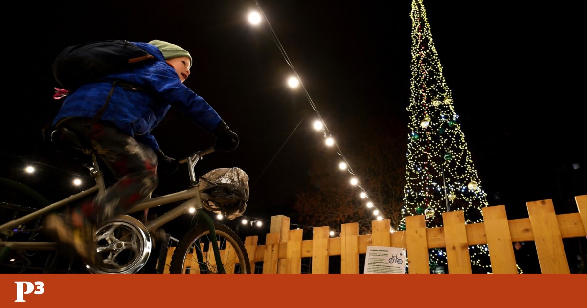 Na Hungria, pedala-se para iluminar a árvore de Natal | Energia | PÚBLICO