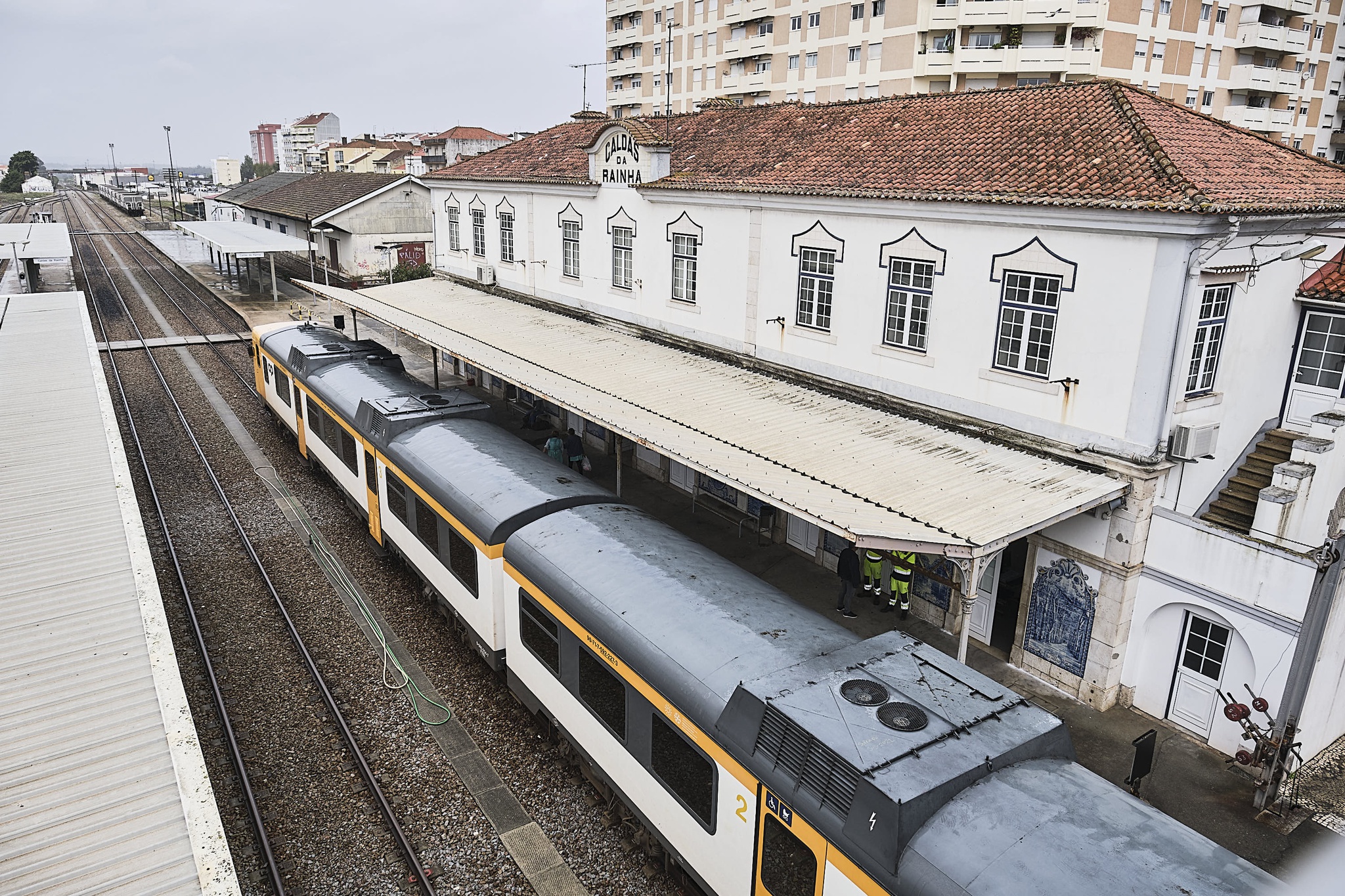Modernização da linha do Oeste continua parada apesar das promessas 