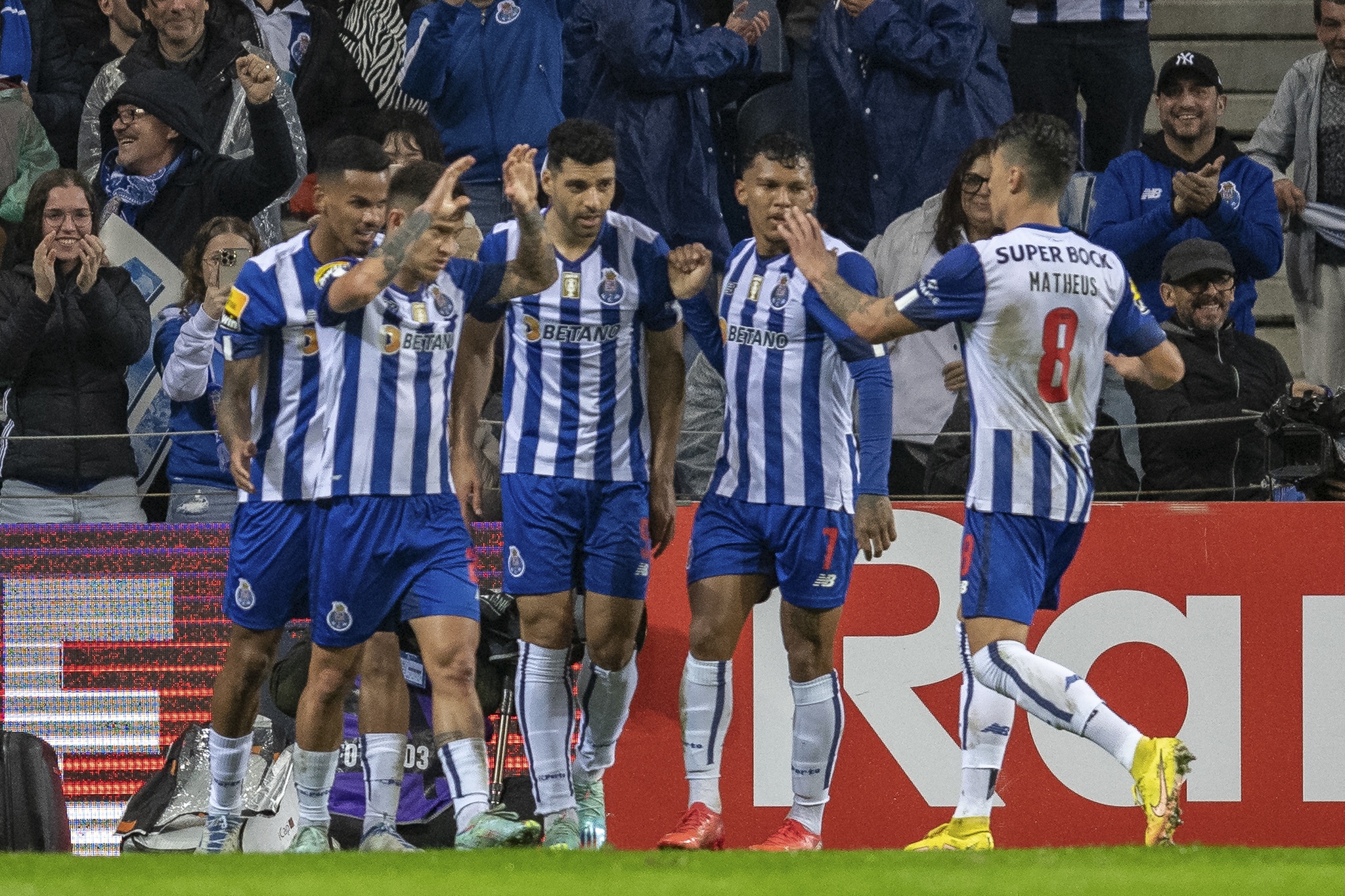 FC Porto carimba passagem aos oitavos em noite recheada de golos - JPN