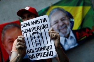 Folha: Lula demite comandante do Exército após crise de confiança