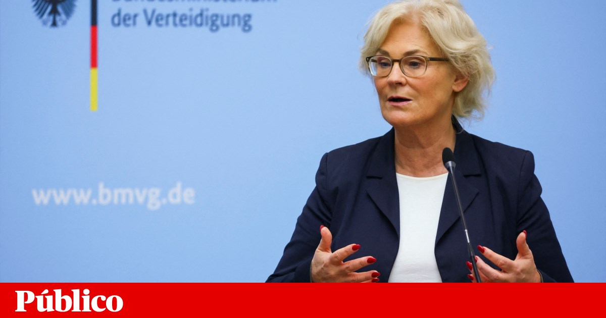 Bundesminister der Verteidigung tritt zurück | Deutsch Bundesminister der Verteidigung tritt zurück | Deutsch