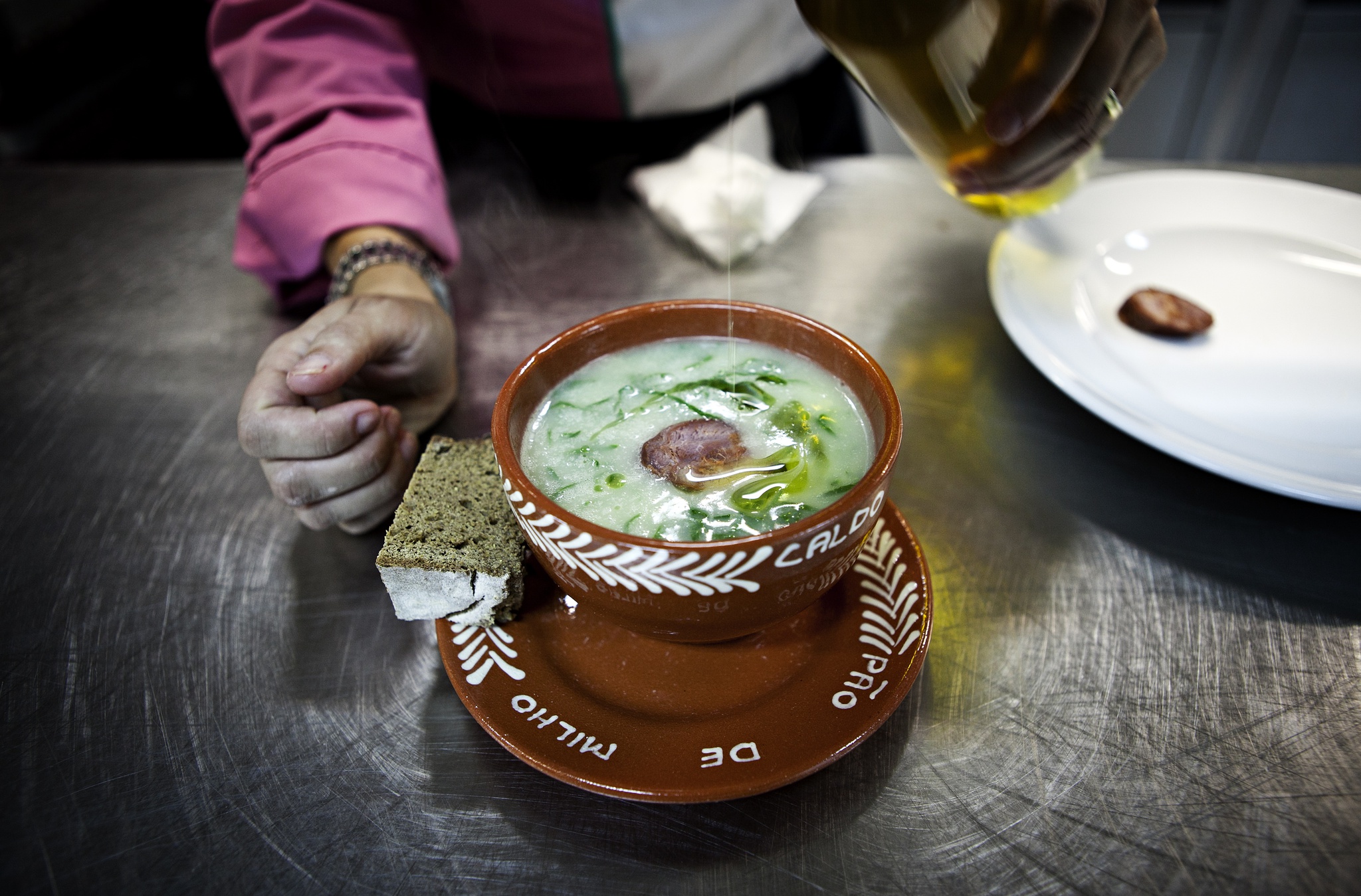 New York Times põe caldo de galinha no caldo verde e choca portugueses |  Alimentação | PÚBLICO