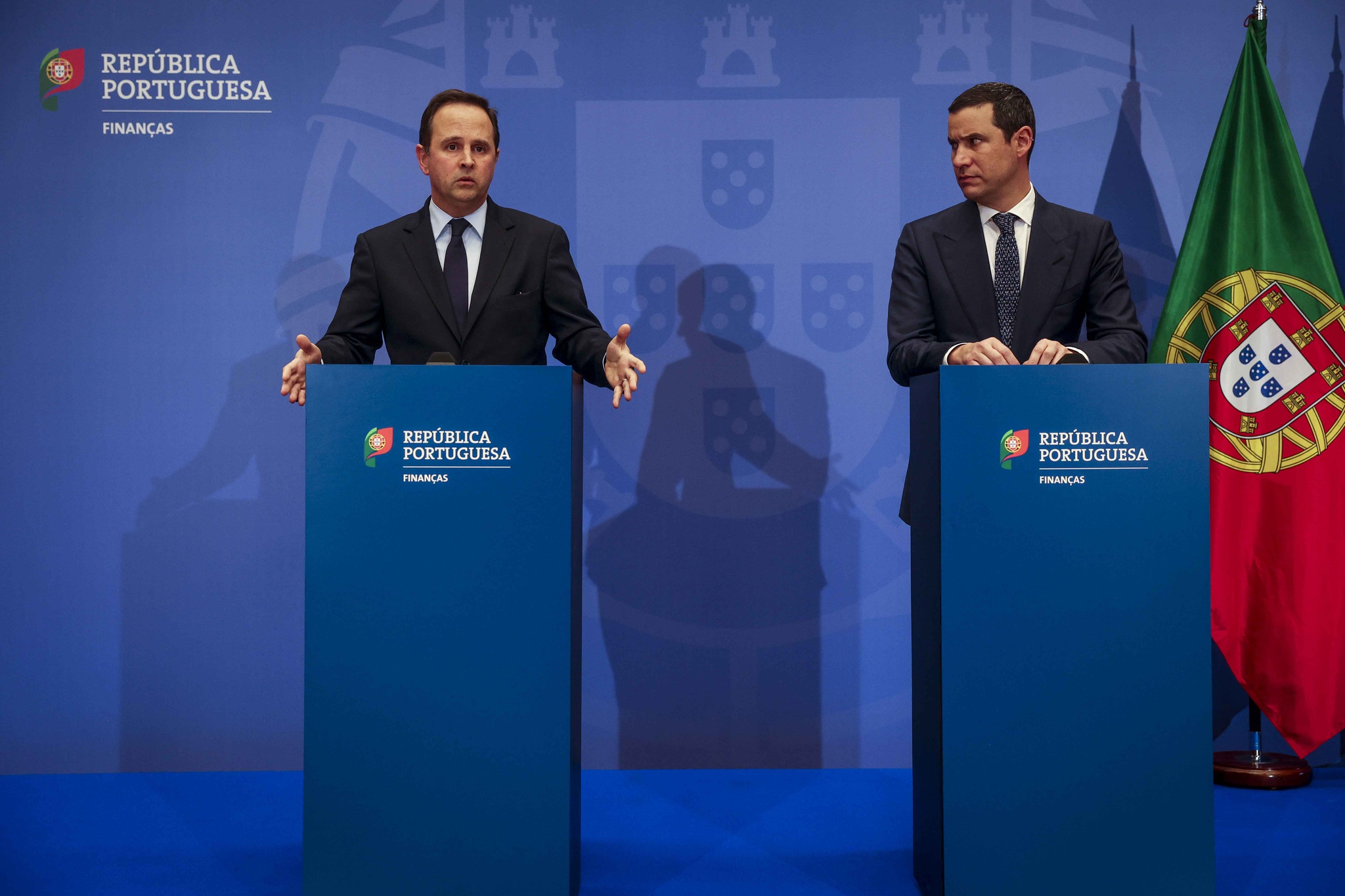 Governo demite líderes da TAP: a presidente e o chairman | Aviação | PÚBLICO