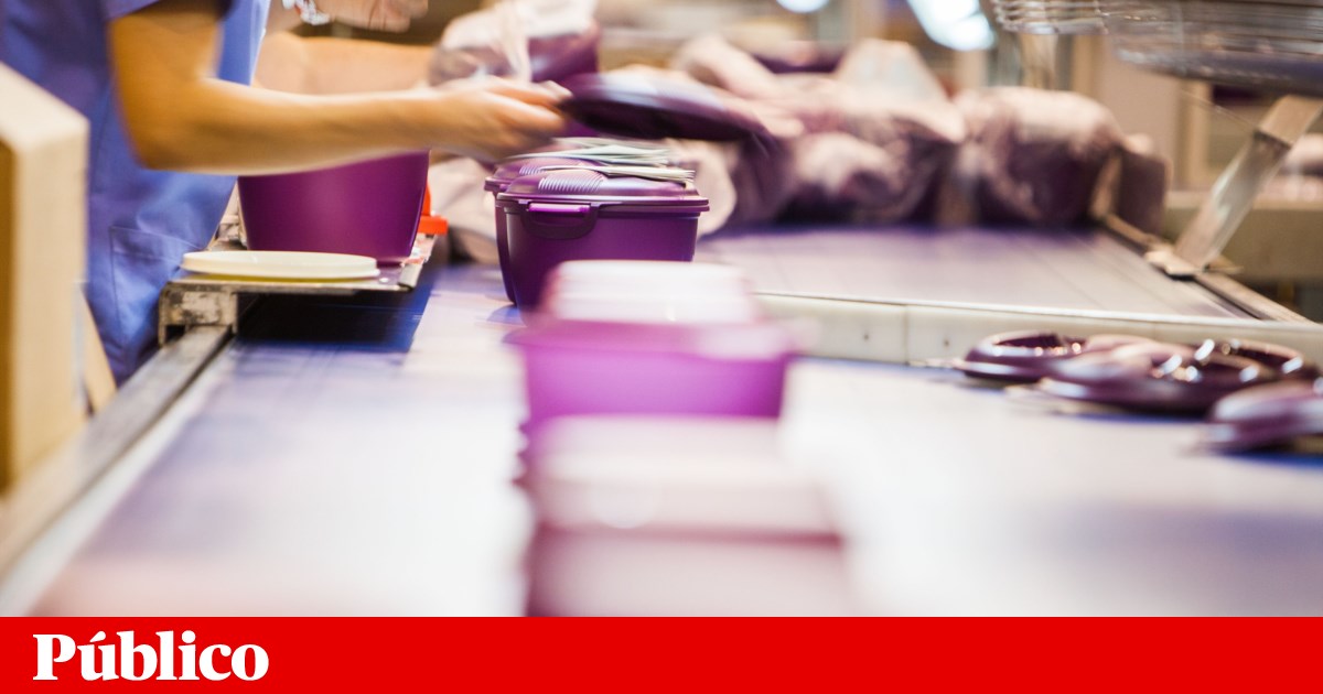 Is this the end of Tupperware?  The company’s stock fell 50% in one day  comp Is this the end of Tupperware?  The company’s stock fell 50% in one day  comp