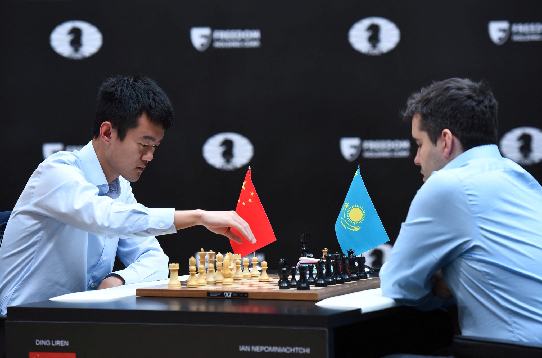 Ding derrota Nepomniachtchti e é o primeiro chinês campeão mundial de xadrez  - Mais modalidades - SAPO Desporto