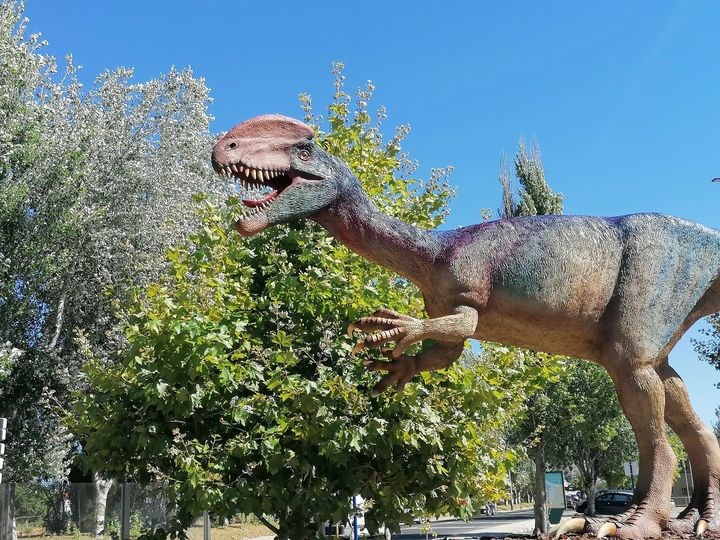 Lourinhã invita a los turistas a caminar por el pueblo con dinosaurios |  dinosaurios Lourinhã invita a los turistas a caminar por el pueblo con dinosaurios |  dinosaurios
