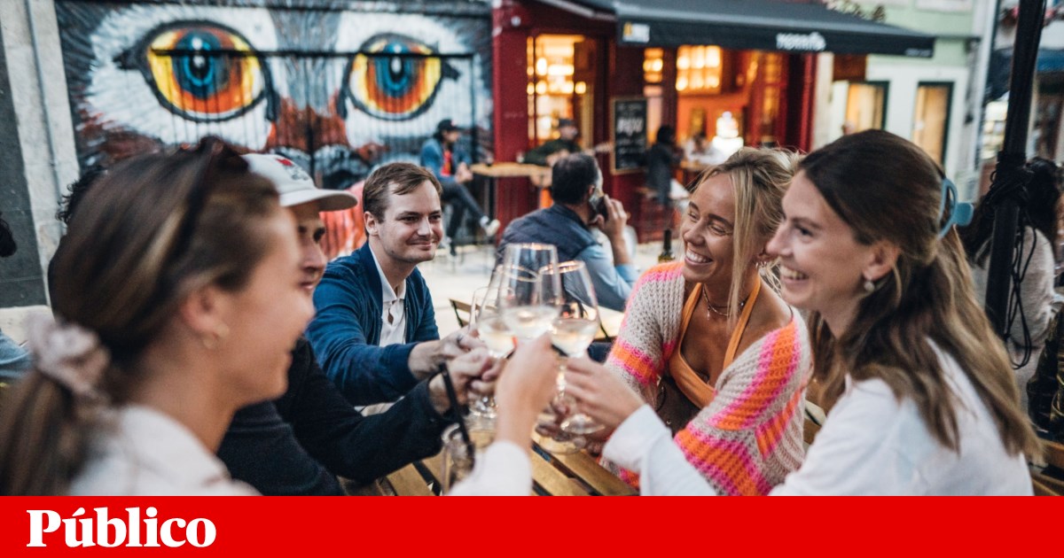 Smoking will be banned in covered bleachers and near schools this year | health Smoking will be banned in covered bleachers and near schools this year | health