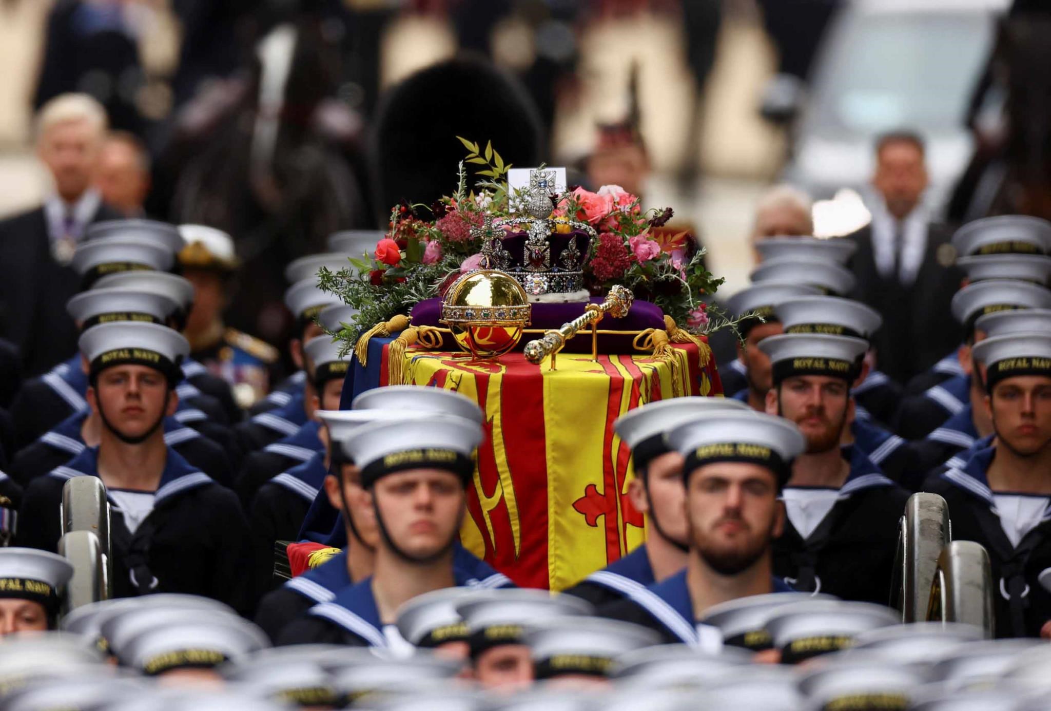 Britânico pede 'respeito' em dia de funeral da rainha e é