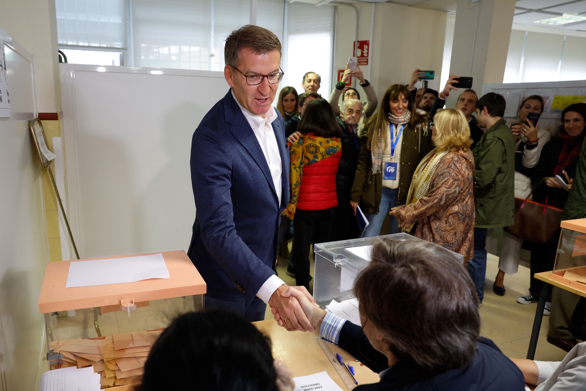 El PP declara el “fin del sanchismo” con una victoria arrolladora en las elecciones autonómicas españolas |  España