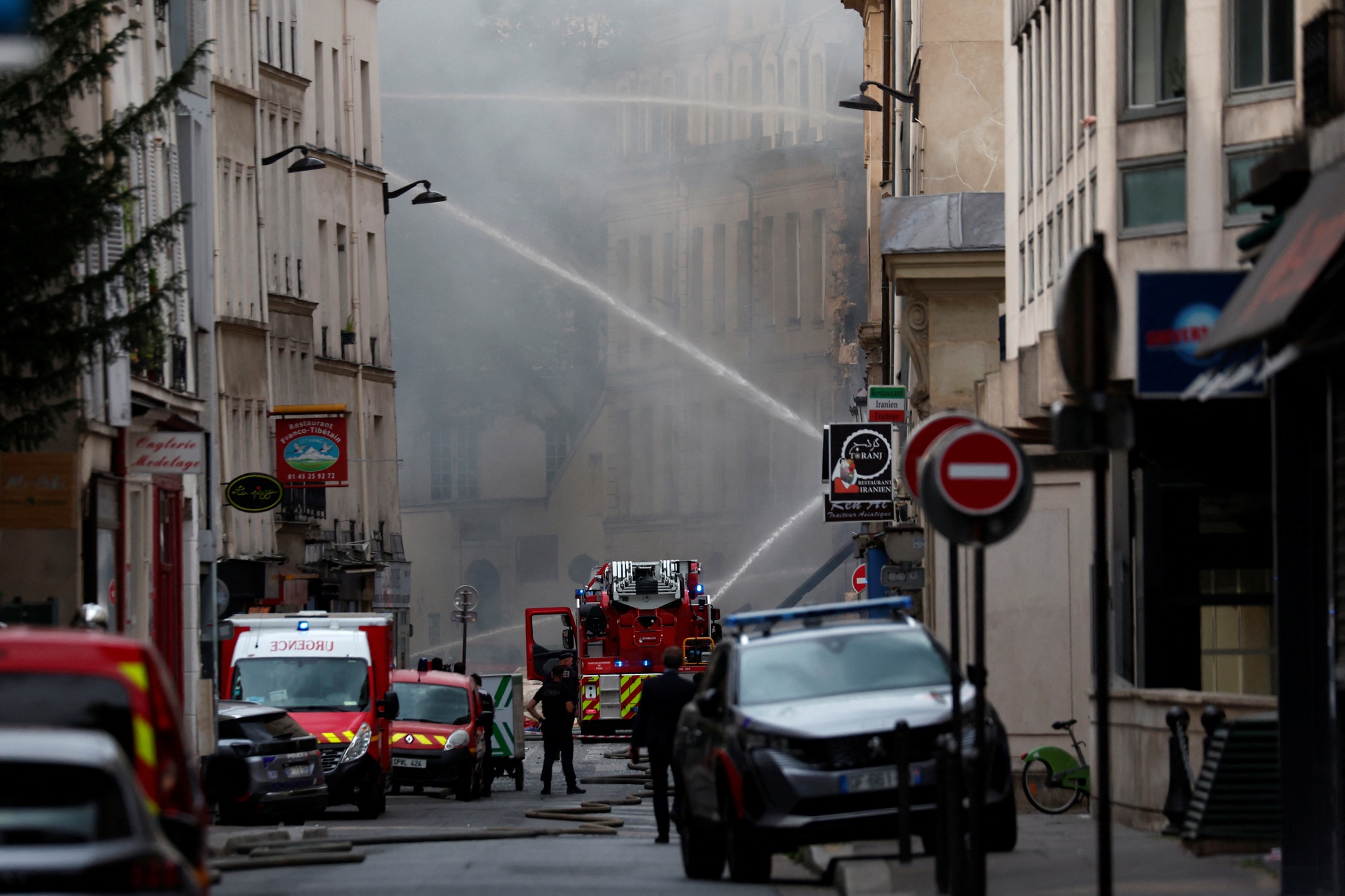 Une explosion détruit des immeubles dans le centre de Paris |  France