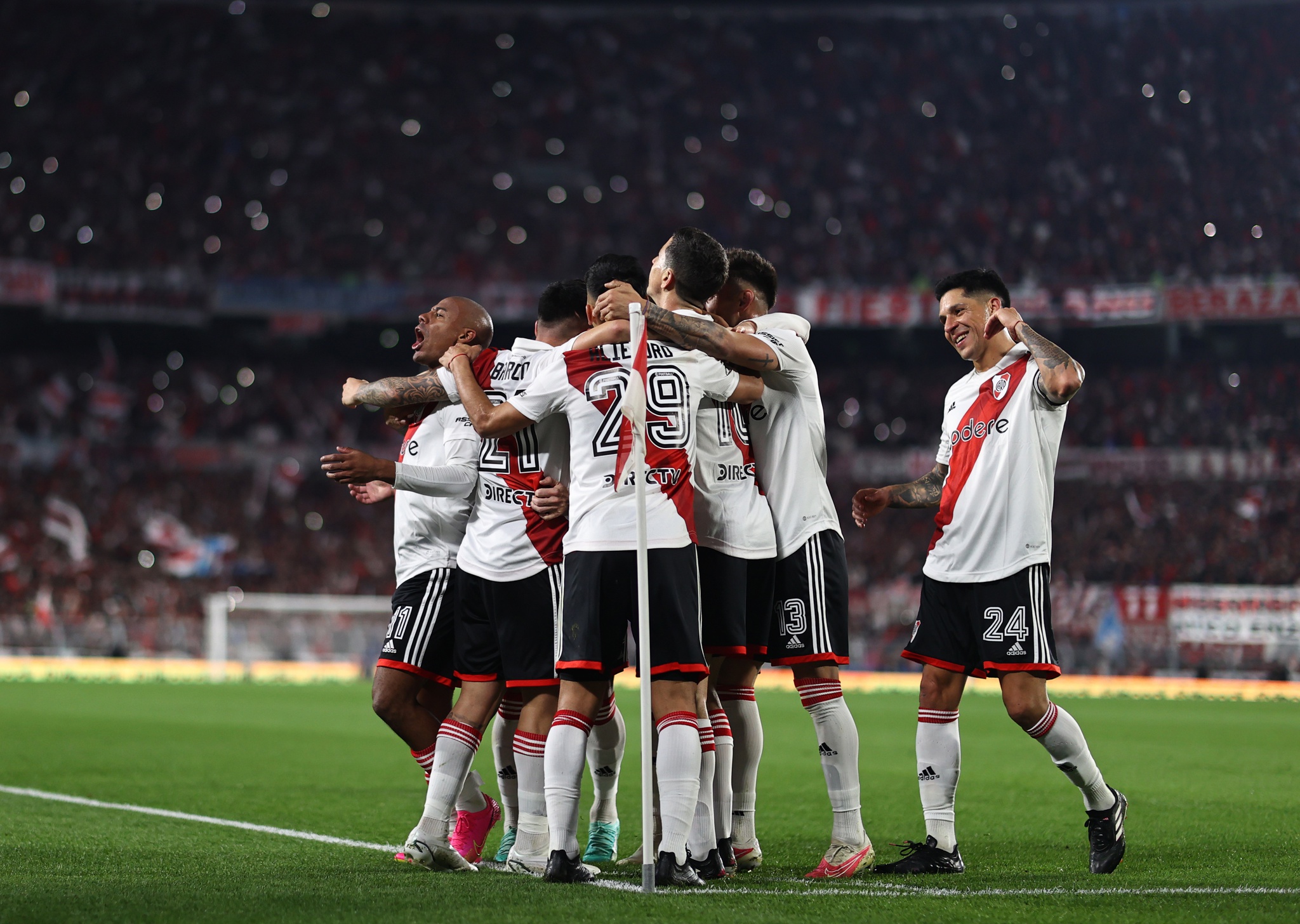 River Plate conquista 38.º título de campeão argentino de futebol, Futebol  internacional