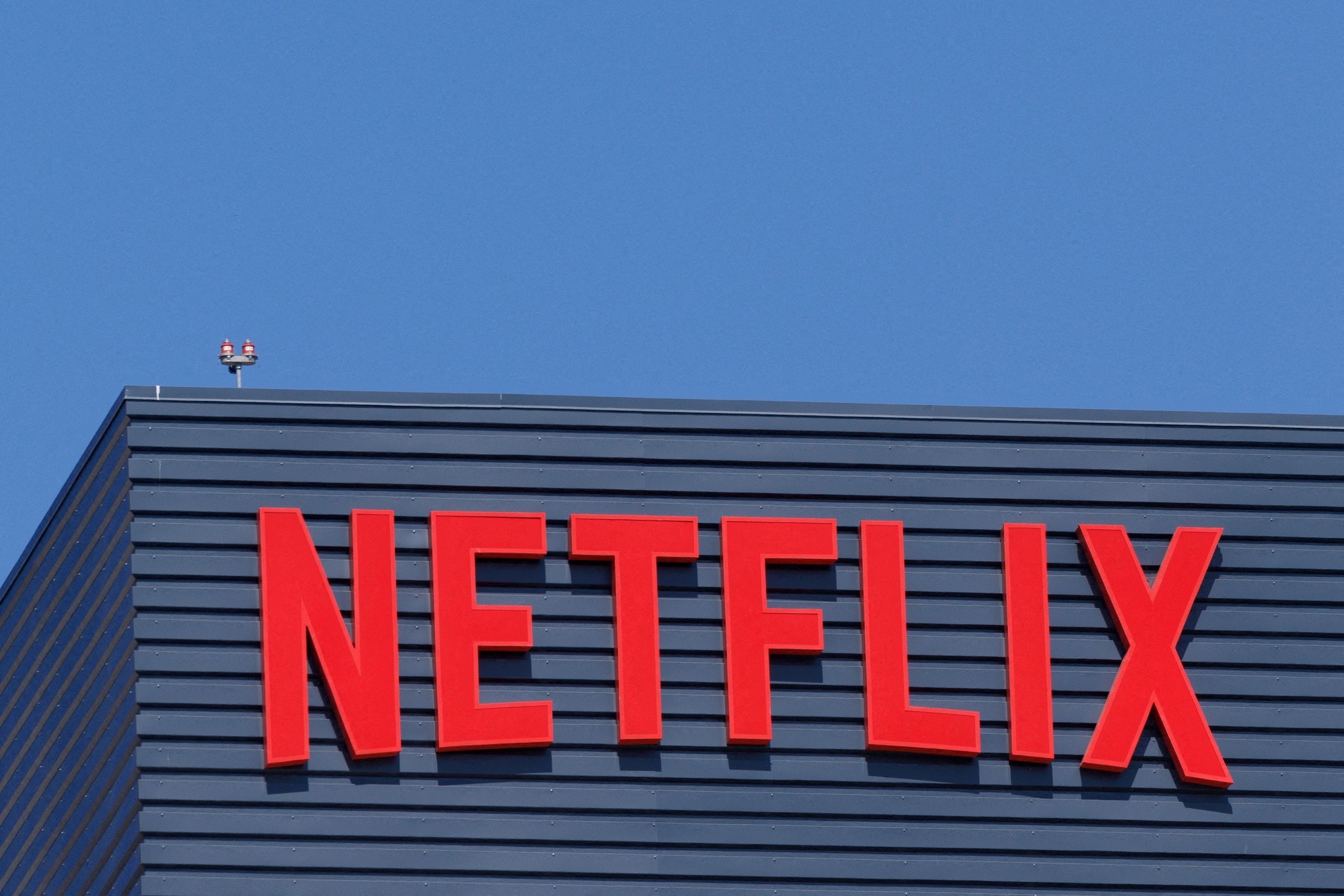 Aberto até de Madrugada: Netflix dá acesso gratuito a filmes e séries