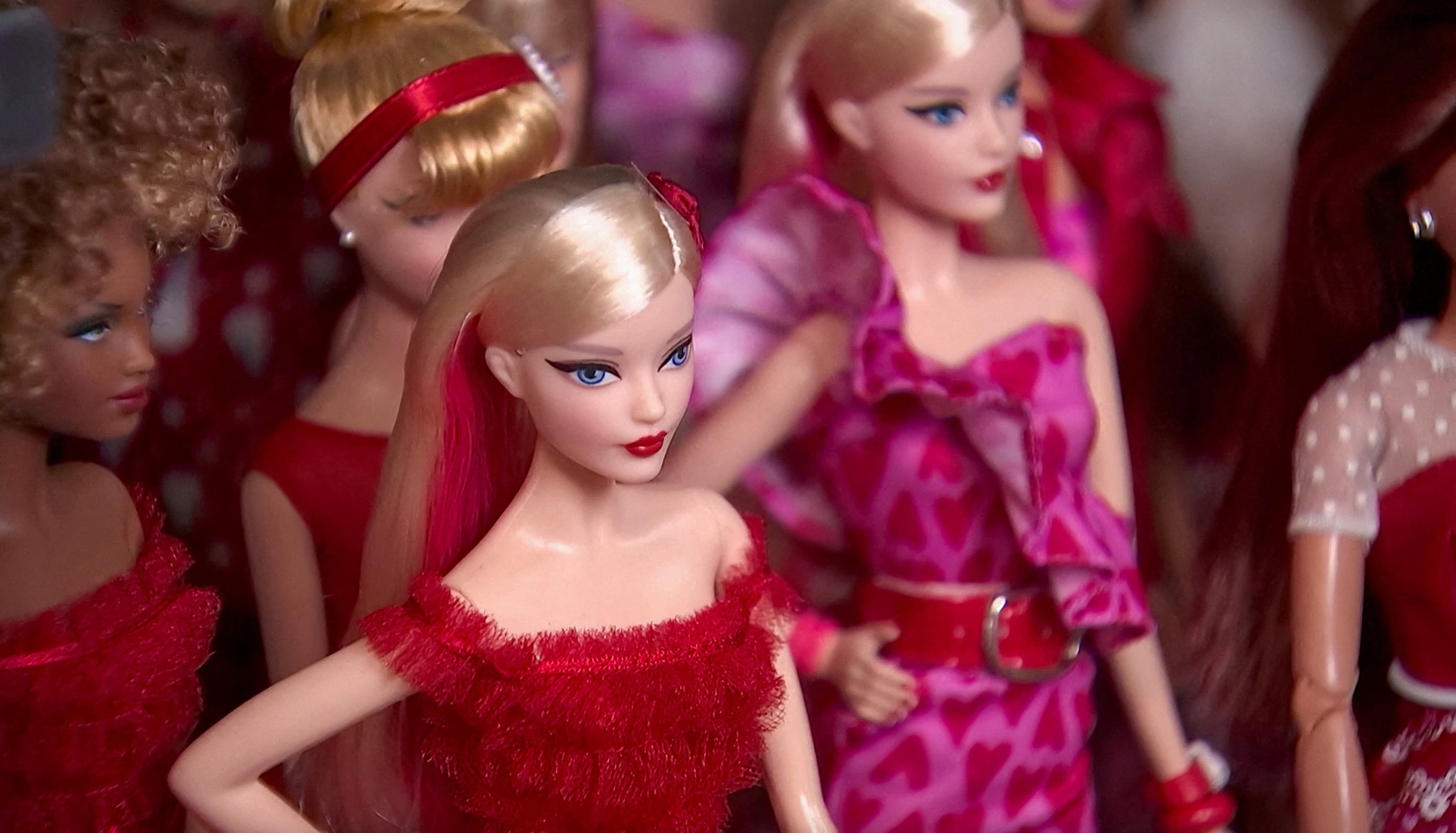 Barbie wird an britischen Schulen verteilt und Experten sind besorgt |  Soziale Fragen
