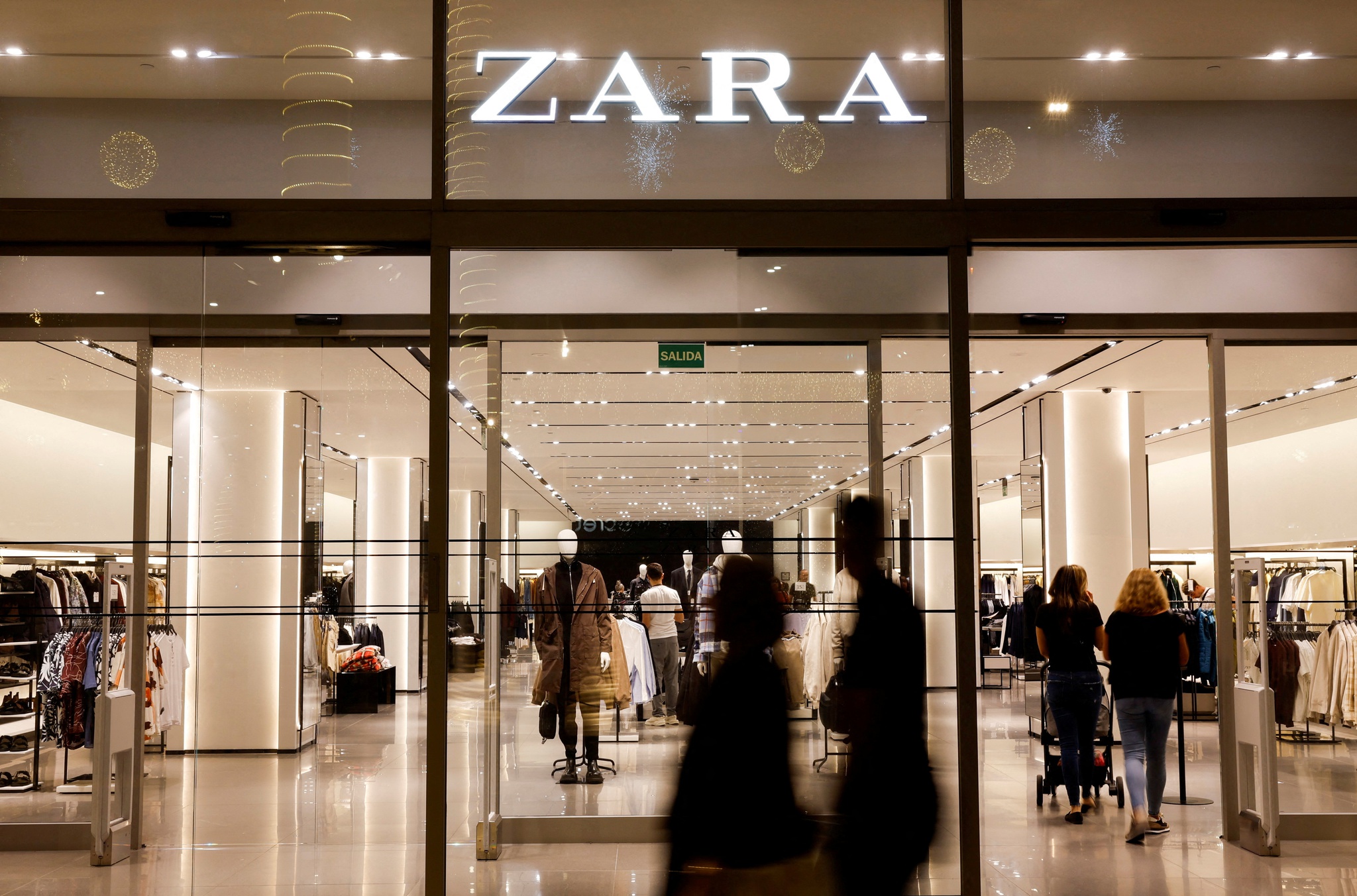 A Inditex, proprietária da Zara, diz que vai deixar de comprar à Birmânia, Moda