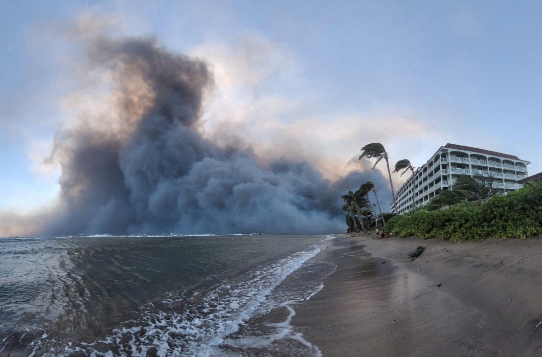 llamas arrasan Hawái: algunos saltan por la borda para escapar del fuego |  America
