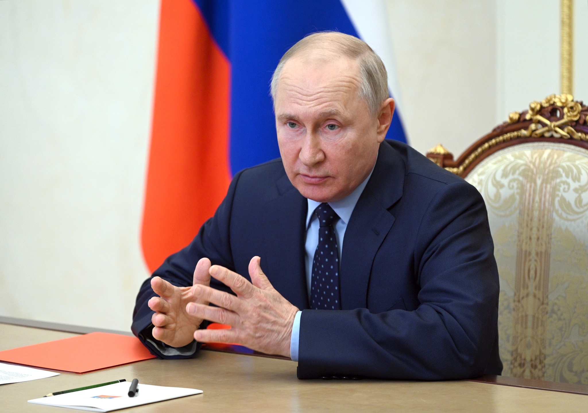Der Rubel fällt um 25 % und erreicht 100 $ |  Russland