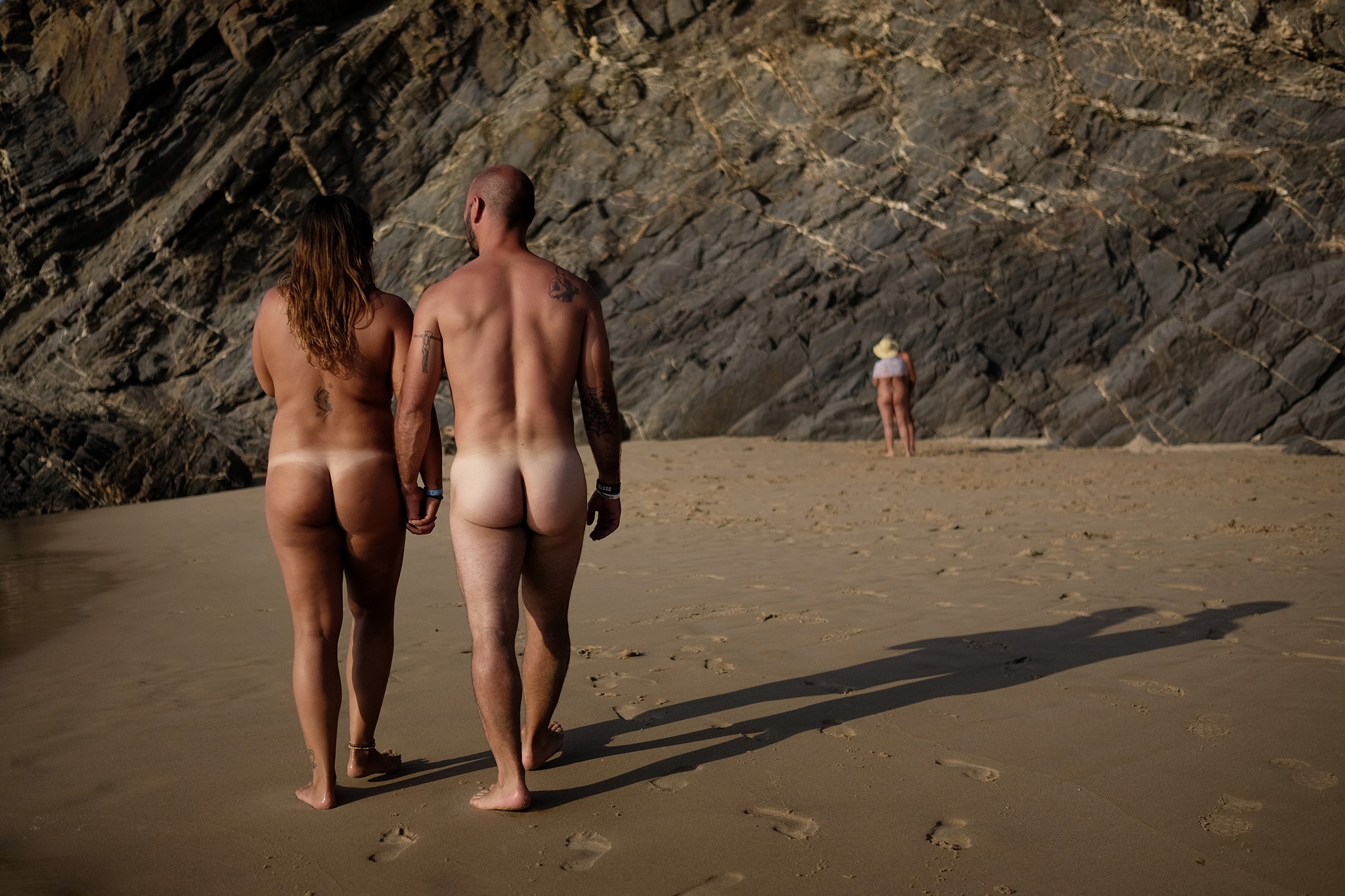 Nudistas da Catalunha lançam campanha: dispam-se ou escolham outras praias  | Espanha | PÚBLICO