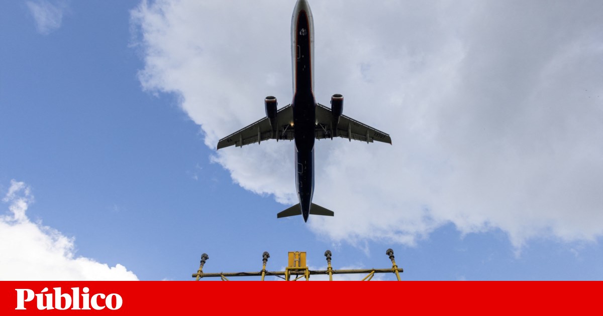 Solution to IT failure affecting UK flights | airline Solution to IT failure affecting UK flights | airline