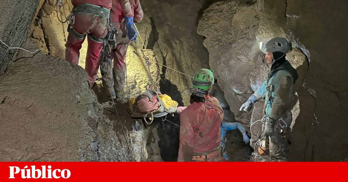 Rescatan a un hombre atrapado a 1.000 metros de profundidad en una cueva en Turquía |  Turquía