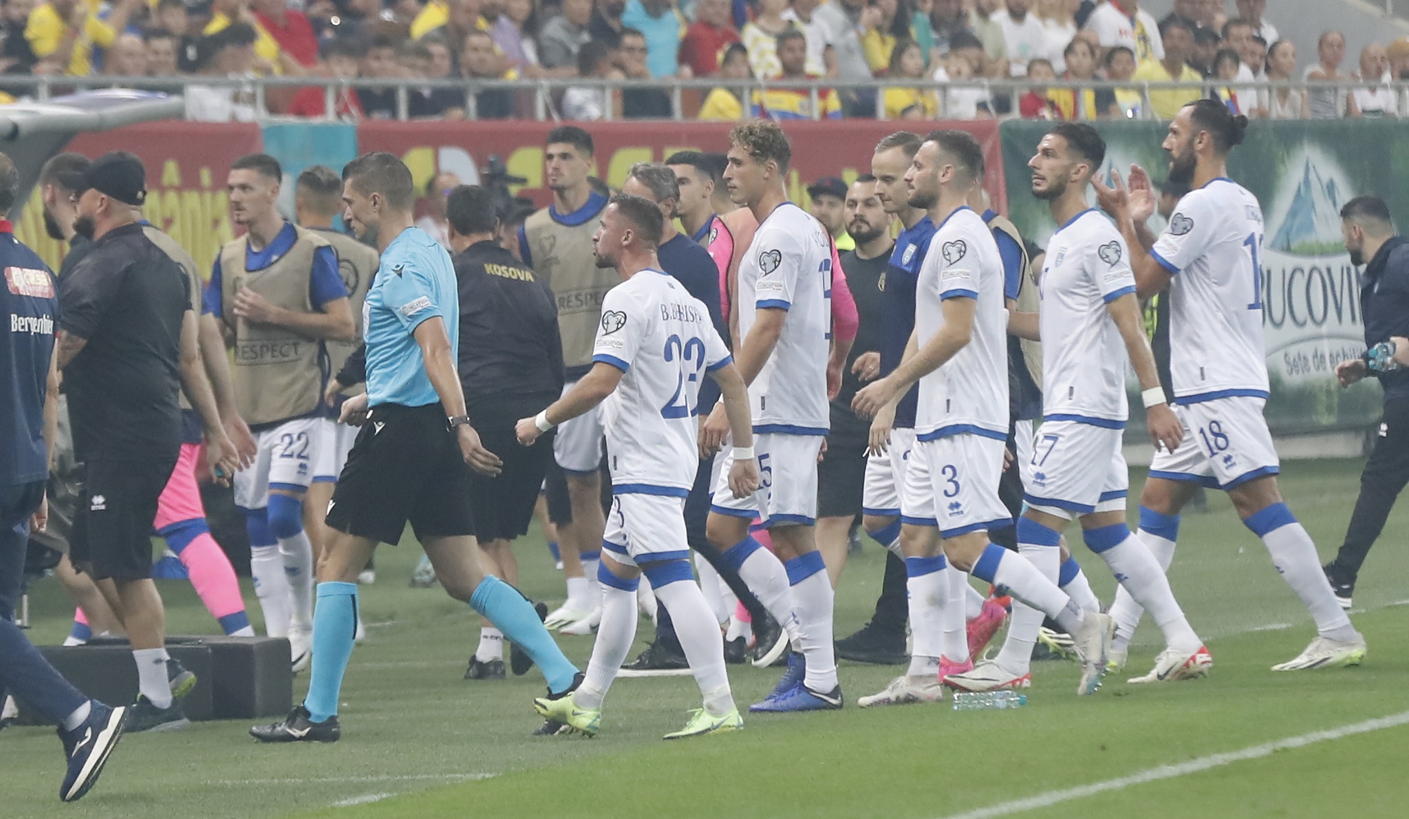 La politique a arrêté le football en Roumanie |  Football international