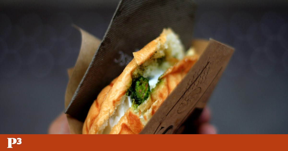 In Deutschland wirft ein mysteriöser Autofahrer Sandwiches auf die Straße  Deutschland