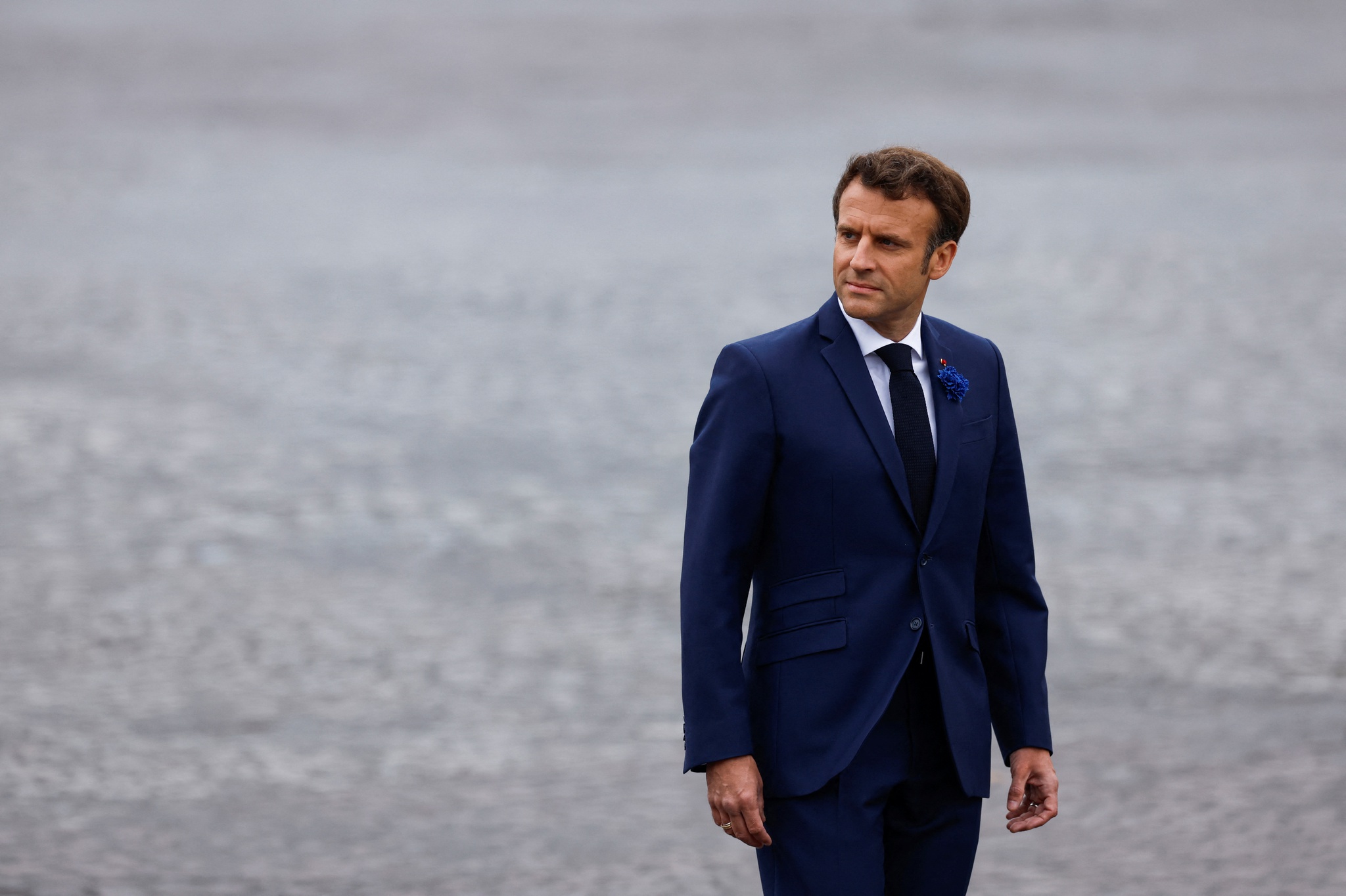 Presidente francês Macron manda fechar todas as escolas do país