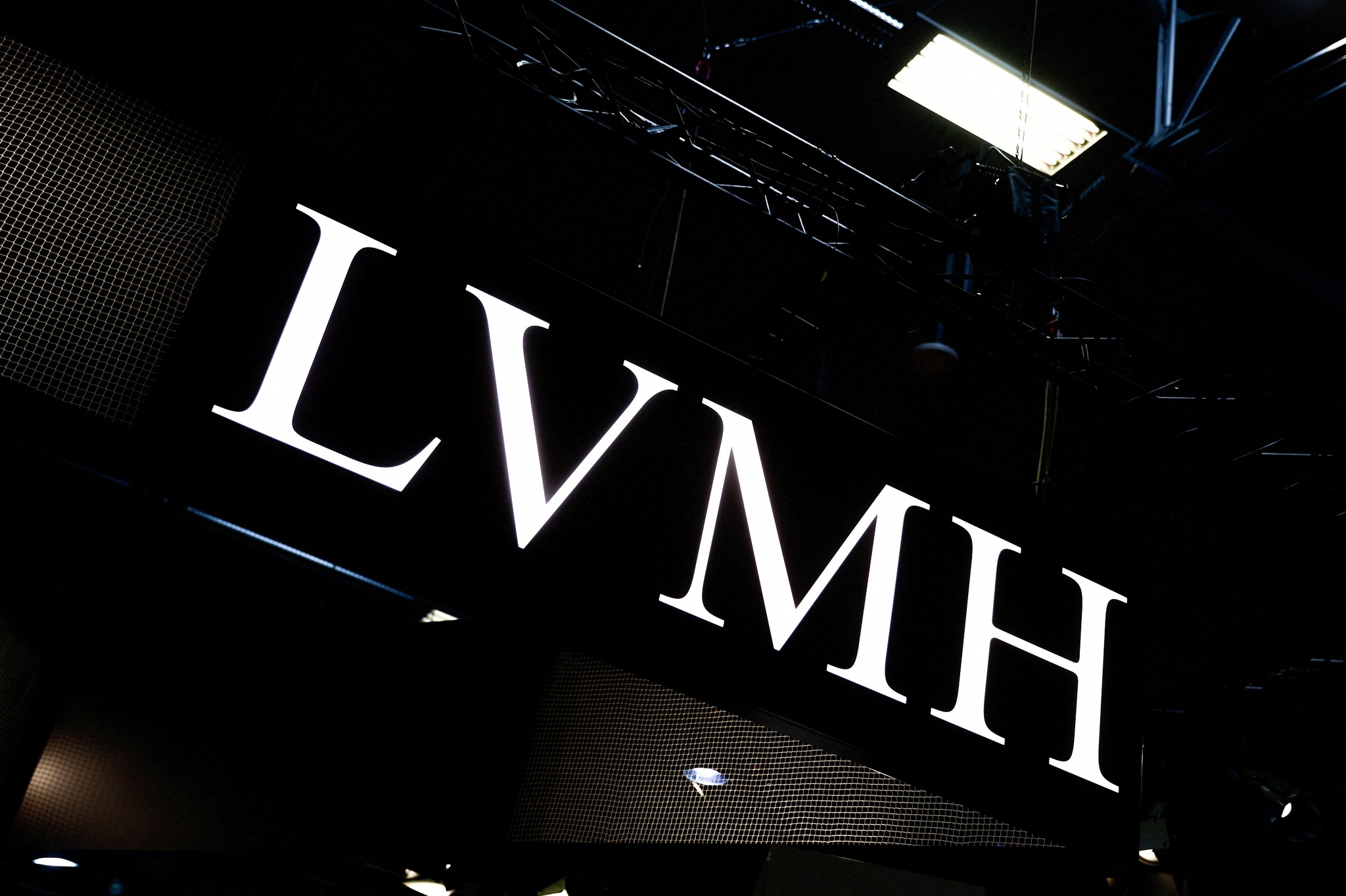 Tudo sobre a LVMH - O Maior Conglomerado de Luxo!