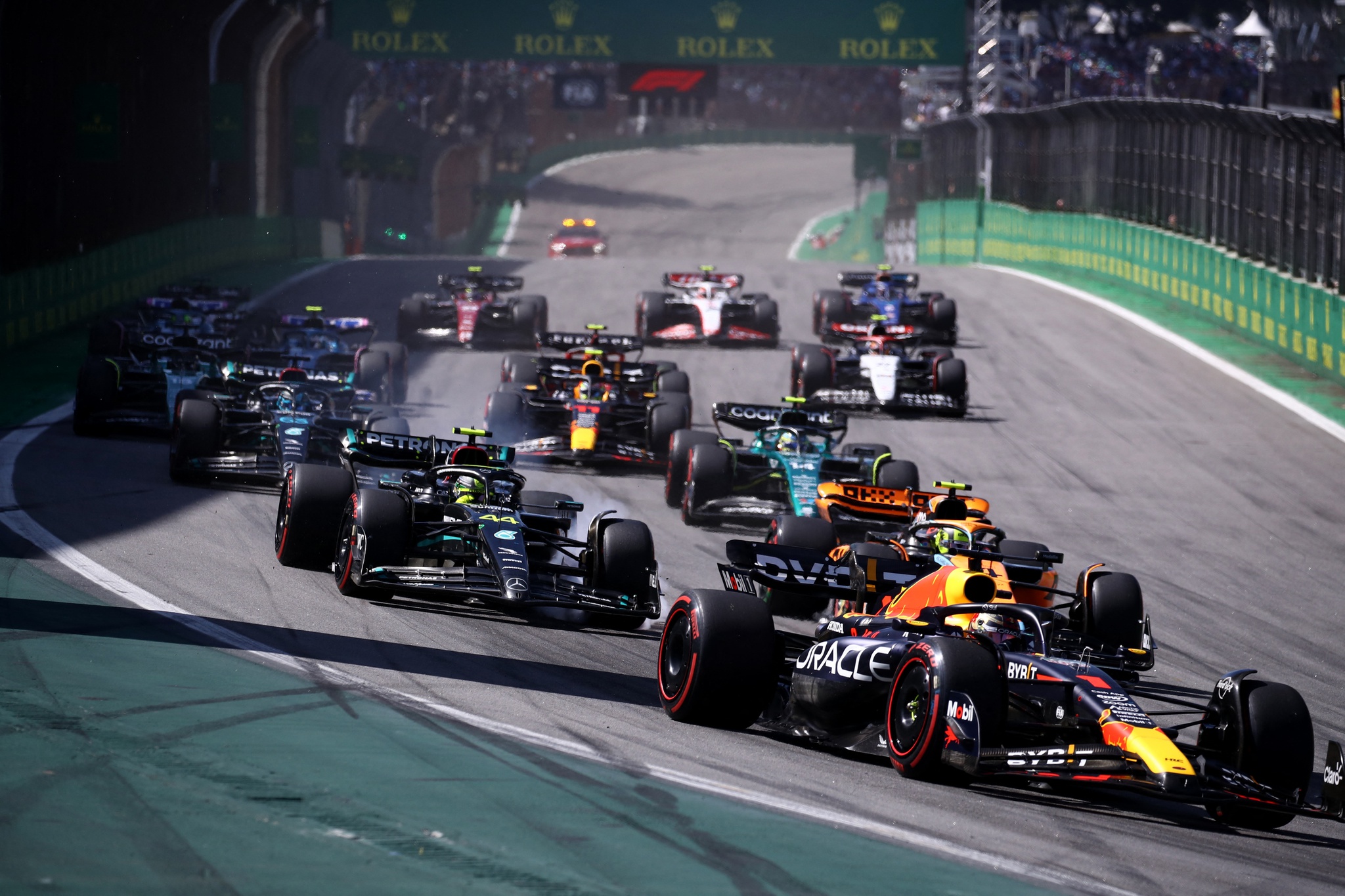 F1: Verstappen confirma que continuará usando número 1 em 2023
