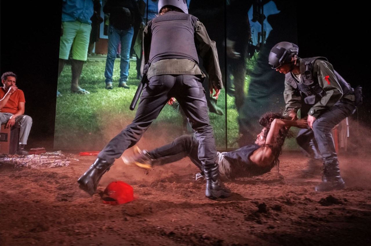 Antígona na Amazónia, a partir de Sófocles de NTGent & Movimento dos Trabalhadores Rurais Sem Terra | Encenação de Milo Rau | Culturgest (Alkantara Festival)