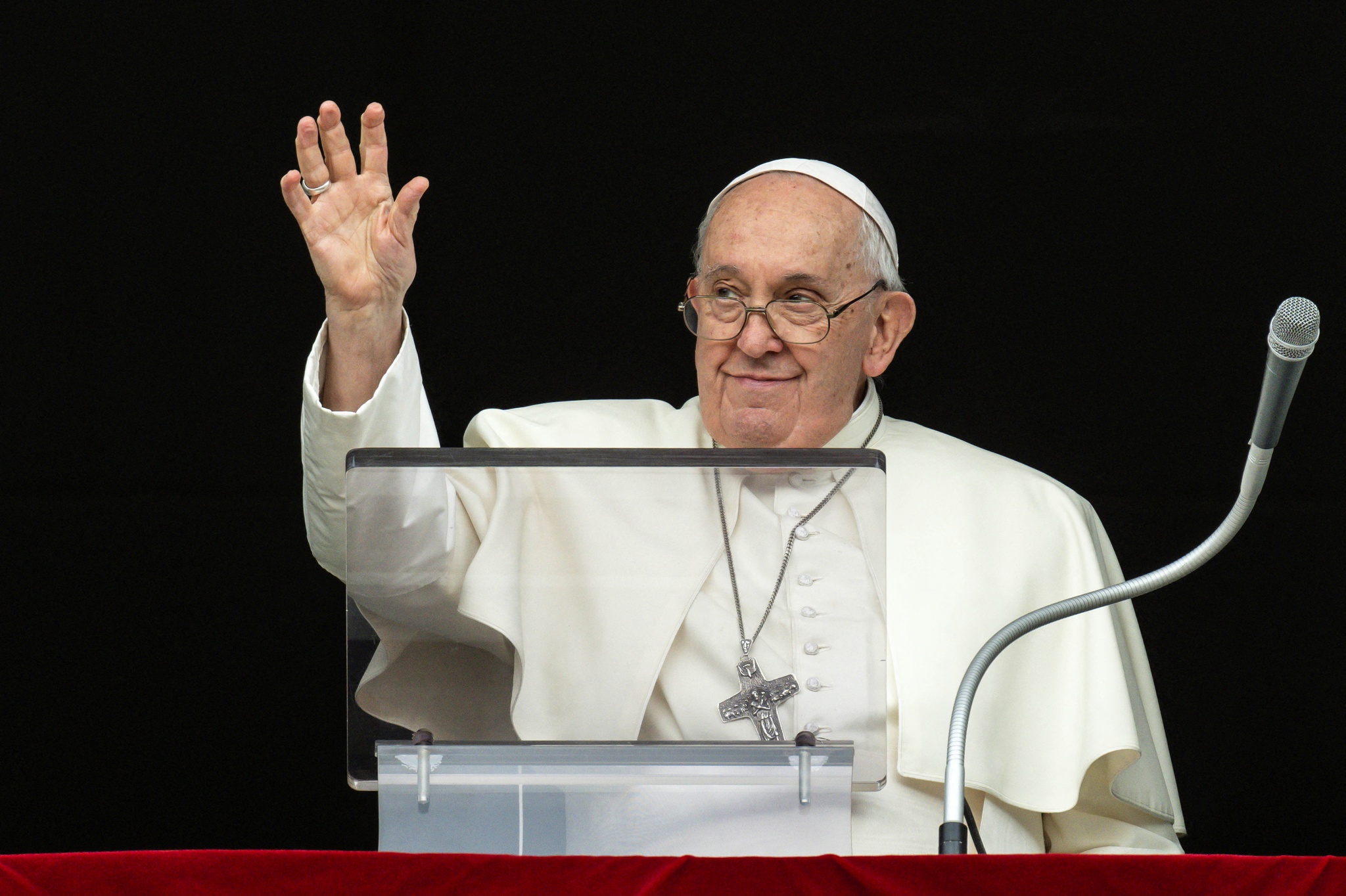 Cessem o fogo! Parem!”, grita o Papa para o Médio Oriente