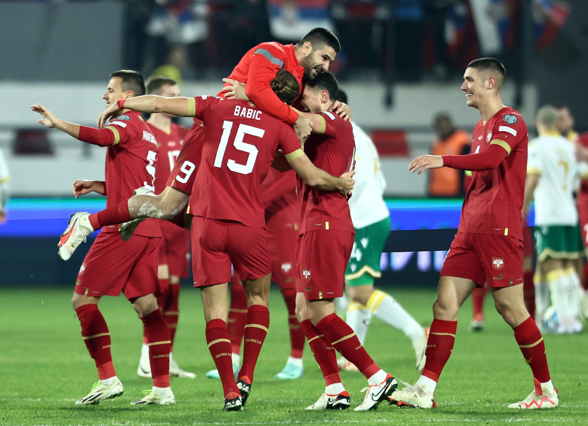 Portugal bate Polónia e fica a um empate do apuramento para a fase