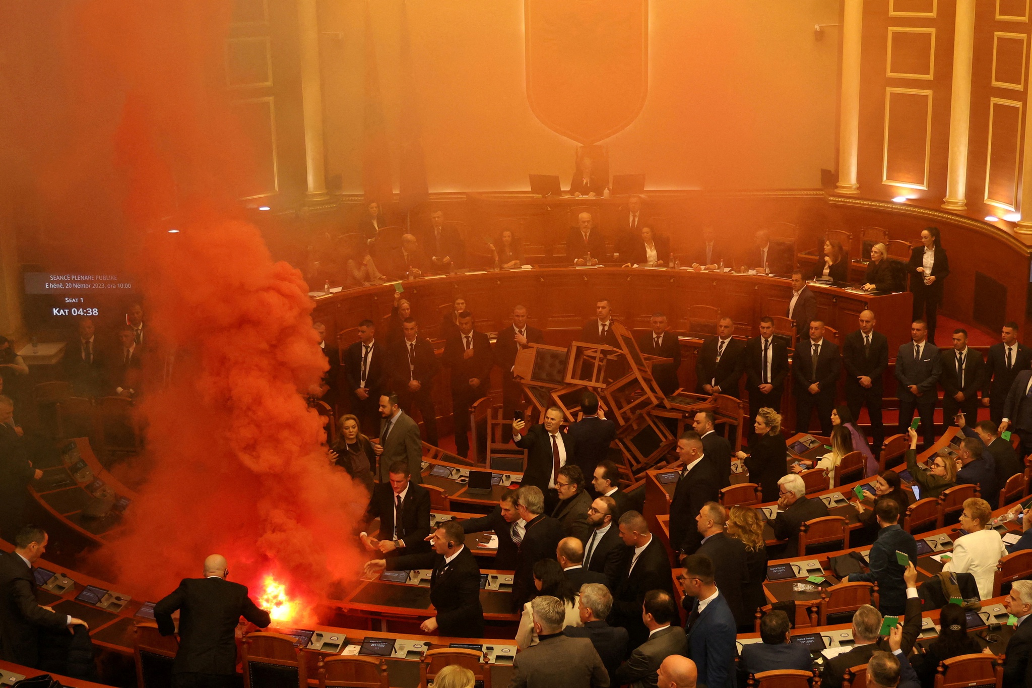 Albania: la oposición quemó el Parlamento para impedir la votación del presupuesto |  Albania